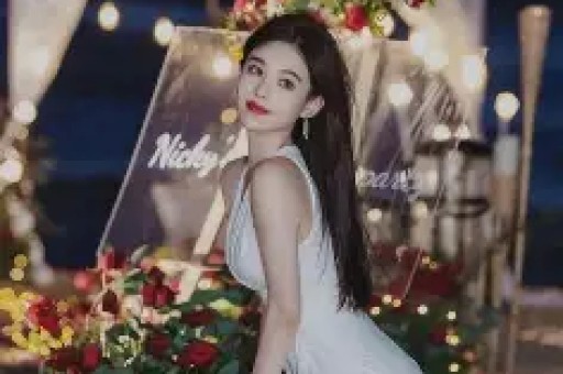 军官给女特务授课竟趁机大发女特务惨了