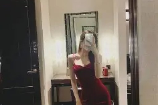 斗鱼女主播忘关摄像头私密画面流出！虚假人设彻底翻车